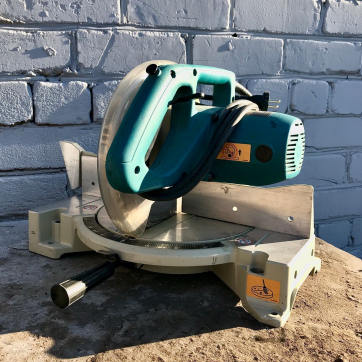 Торцовочная пила Makita LS1040 в аренду Энгельсе — «Стройка-Аренда»