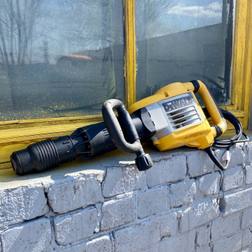Отбойный молоток DeWalt D25902K в аренду Энгельсе — «Стройка-Аренда»